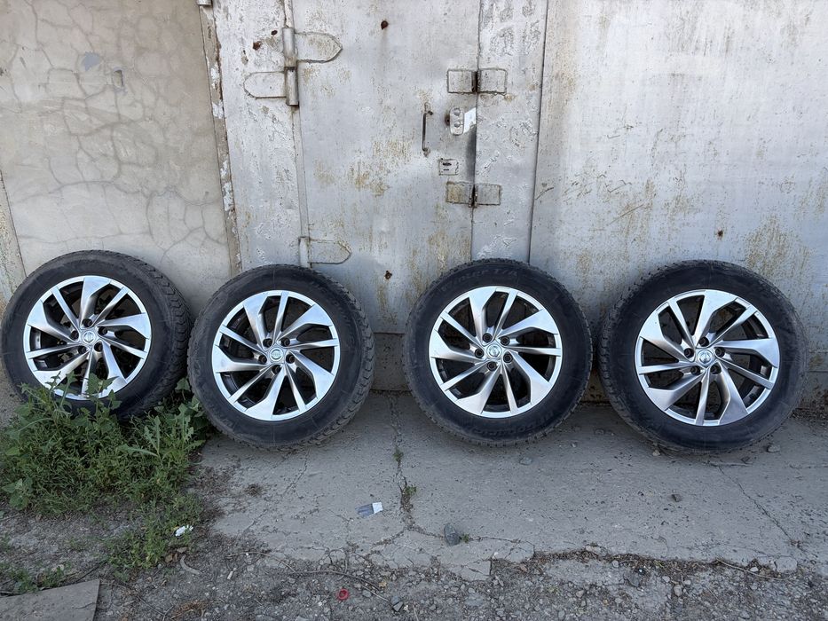 Оригинальные диски Nissan X-Trail R-18 с зимней резиной BFGoodrich