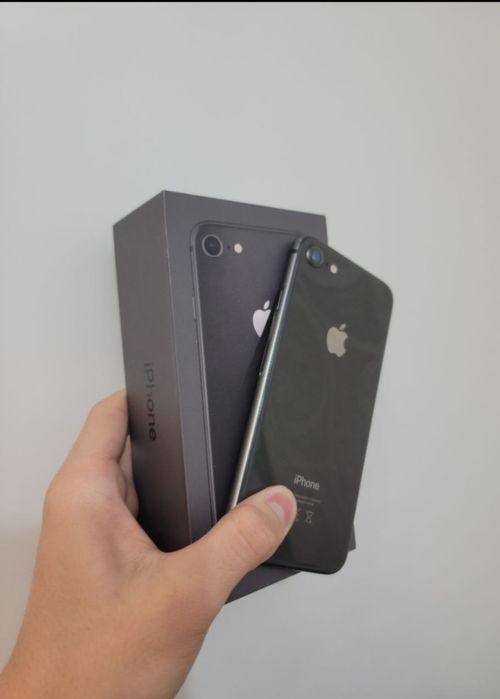 iPhone 8 (64 ГБ, АКБ — 100%)