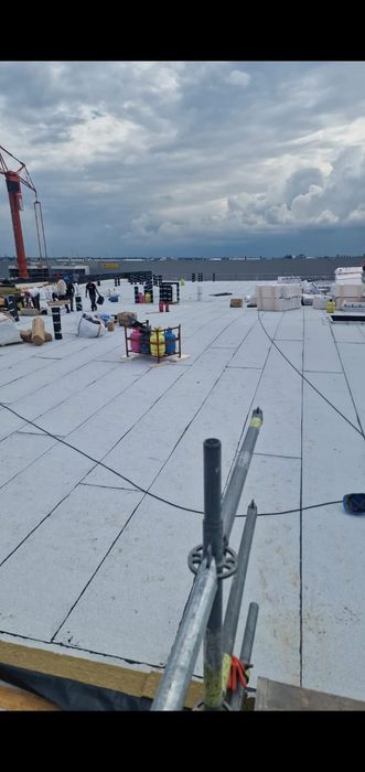 hidroizolații / reparații acoperiș / infiltrații / izolații