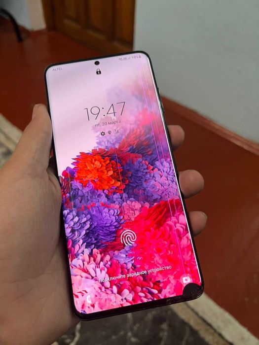 самсунг с20+ в неплохом состоянии