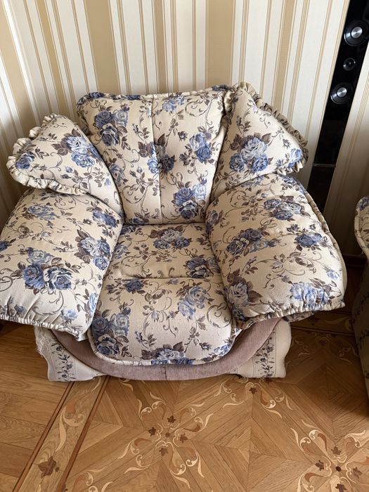 Диван и два кресла