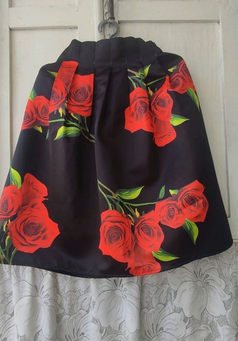Юбка Черная с красными розами
