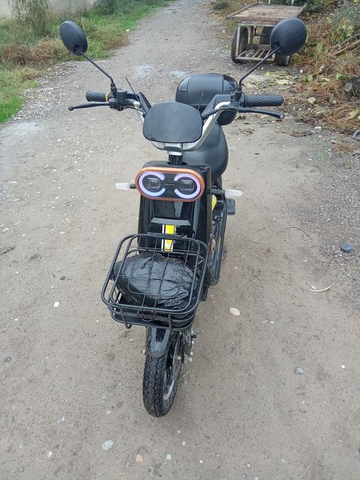 Скутир бор сотилади