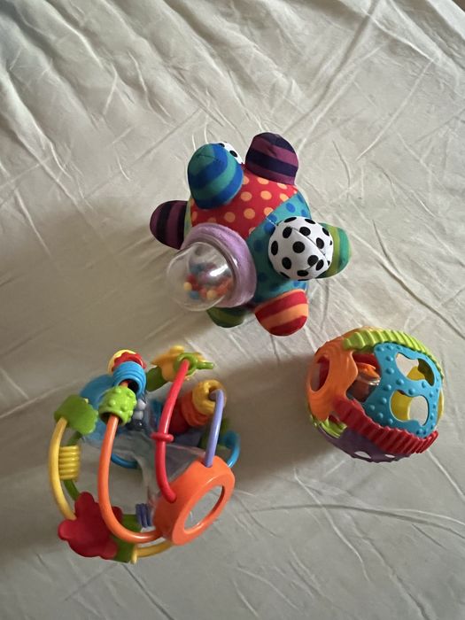 Три броя сенсорни топки за бебе