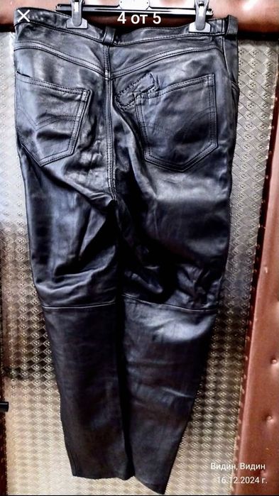 Продавам:Черен кожен рокерски панталон.
