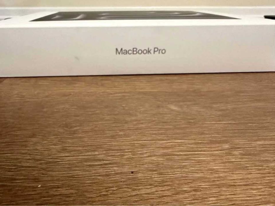 Macbook Pro M5 Max 40 Core 48GB 2TB