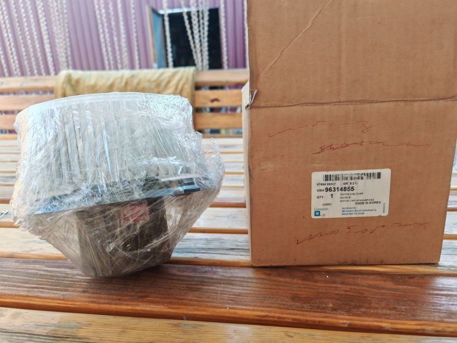 Продаю моторчик печки на Матиз! (в сборе)