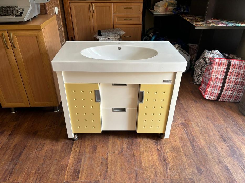 Продам раковину, зеркало для ванны.