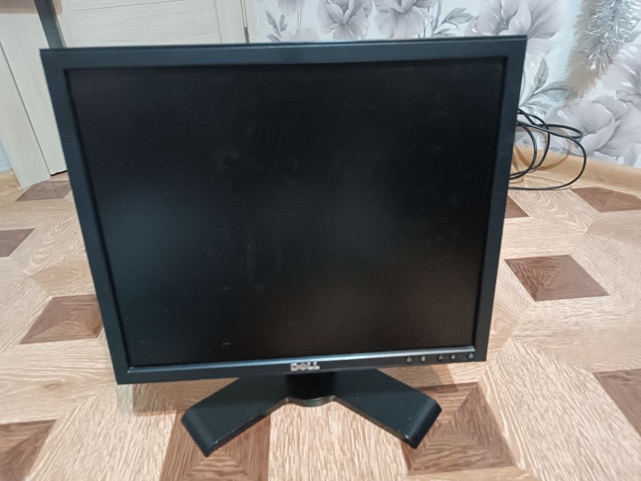 Монитор DEll в хорошем состоянии