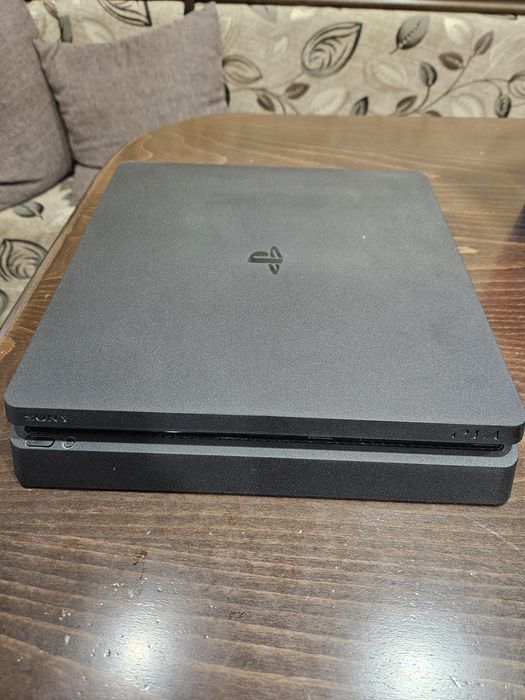 Плейстейшън 4 слим Playstation 4 slim