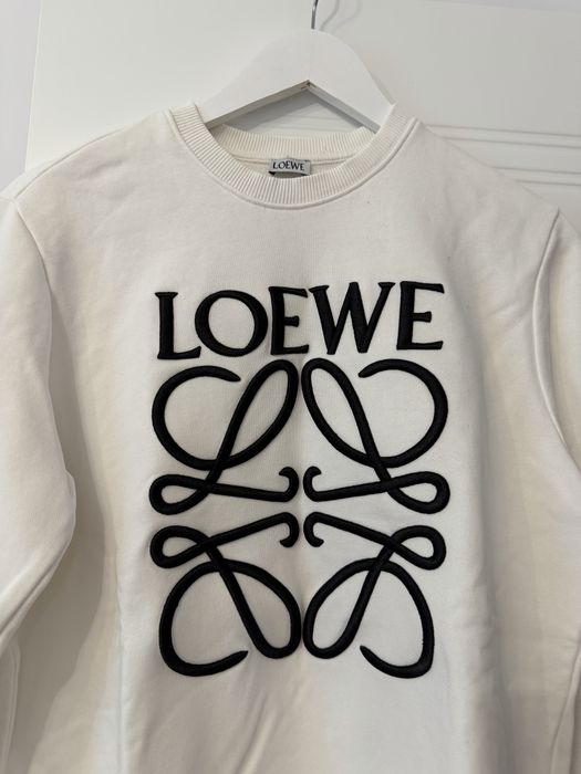 Бял пуловер на  Loewe