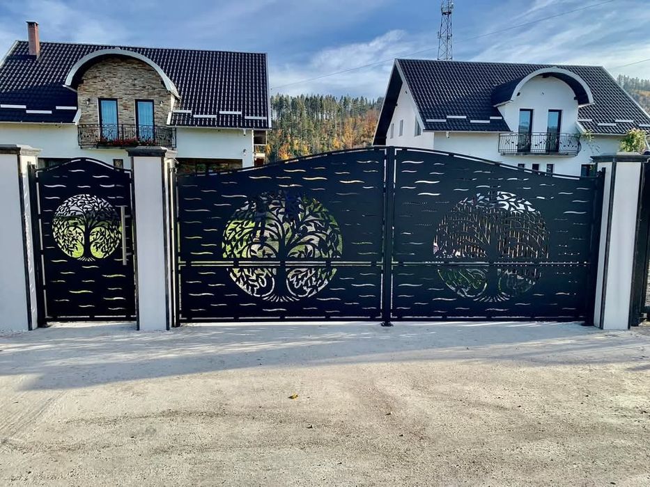 Porți, panouri de gard, balustrade din fier forjat și tablă decupată.