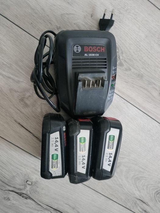 Acumulatori și încărcător Bosch