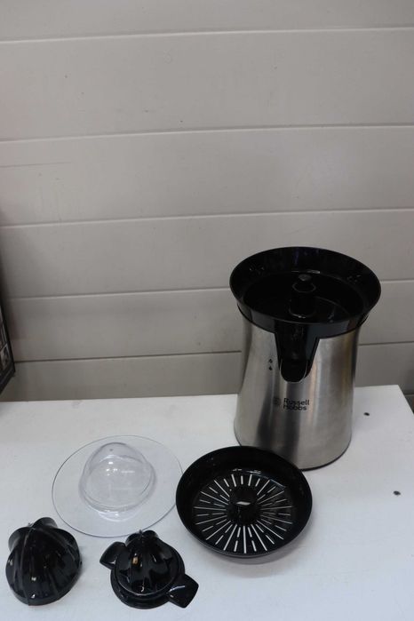 Преса за цитруси Russell Hobbs Classics, черна/сребрист