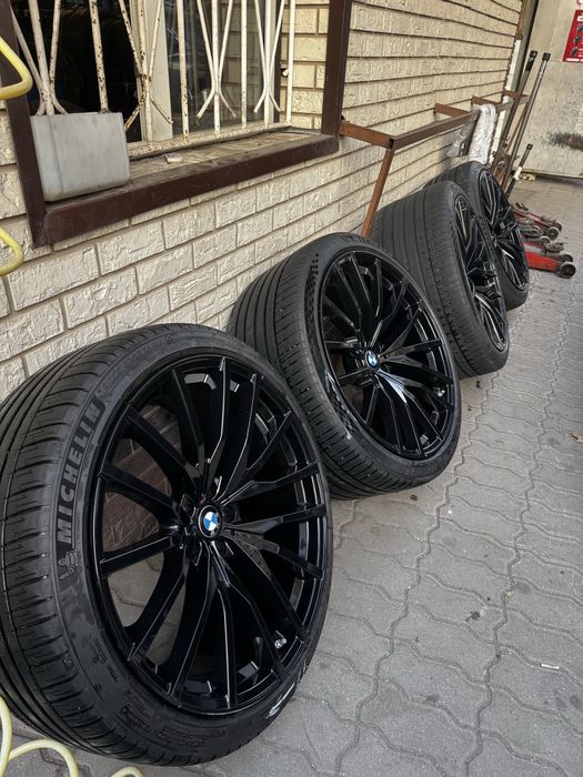 Кованные дисики BMW style 742M R22 с шинами Michelin