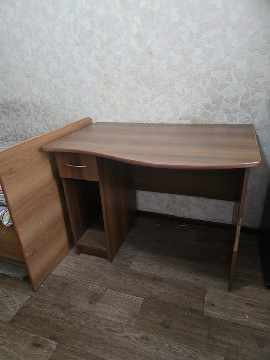 Продам компьютерный стол