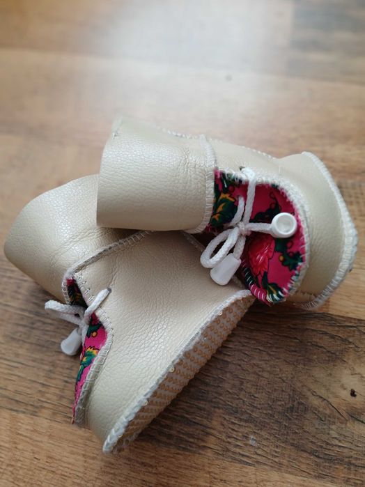 Vand botosei fetite, stare foarte buna, pret 40 lei