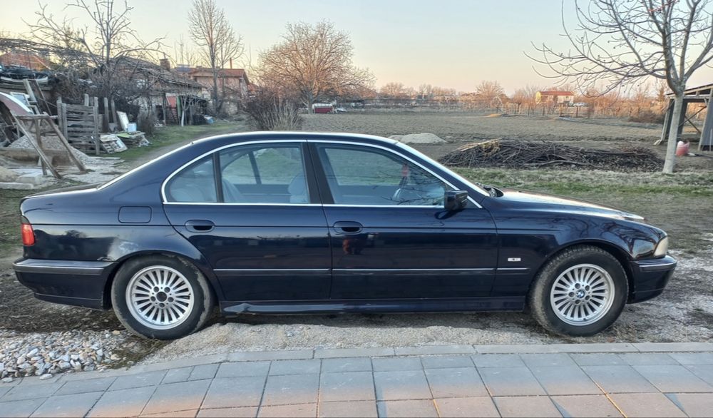 Продавам BMW 528. E39