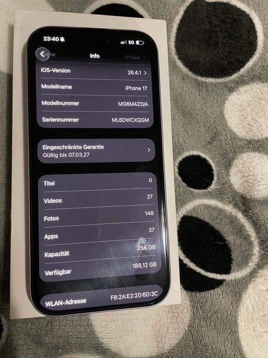 Iphone 17 с гаранция почти нов
