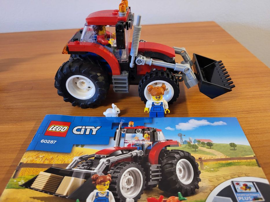 LEGO City - Transportor de secerător (60223 ) + Tractor (60287)