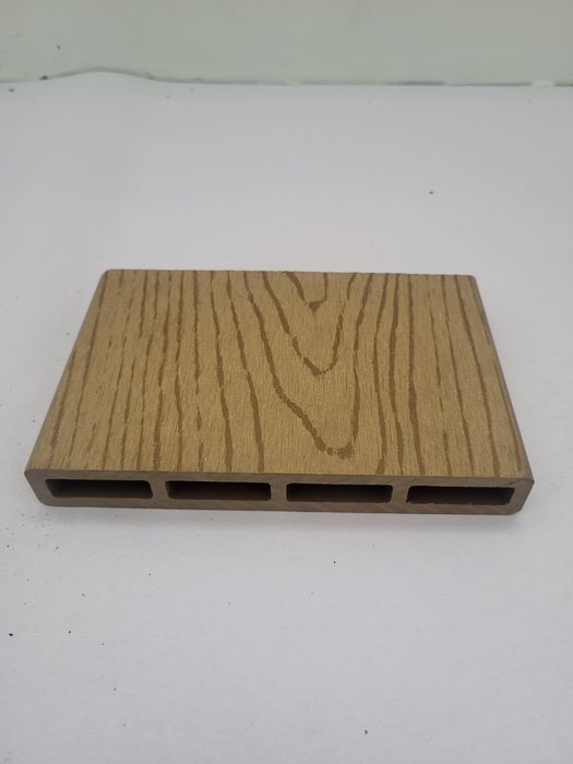 Montaj si Distributie Deck si Scandura Wpc in toata Romania