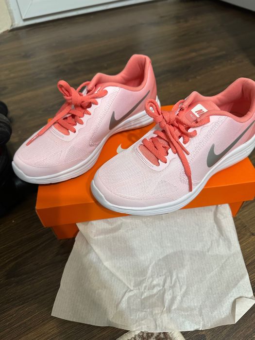 Дамски обувки Guess / Nike / Calvin Klein / Tommy Hilfiger