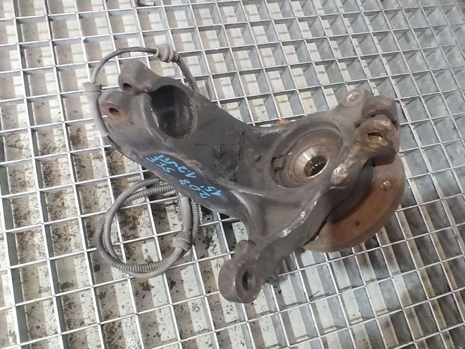 fuzeta stanga  fata 1.2 vti peugeot 208 2015