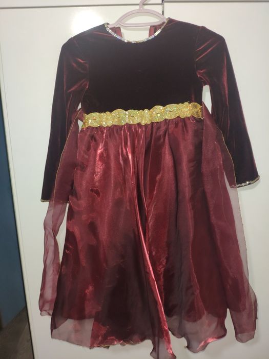 Продам нарядное платье на девочку