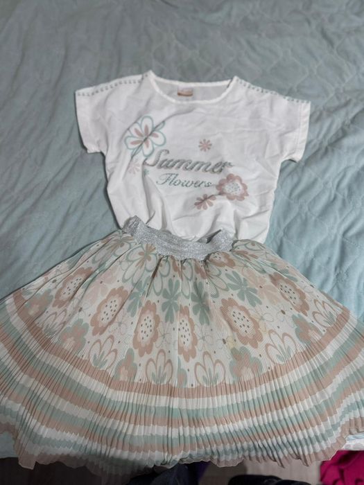 Продается платье 3000 теңге.