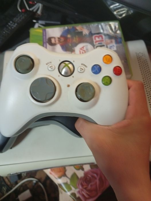 Vând Xbox 360,înstare foarte buna a fost folosit doar 3luni merge foar