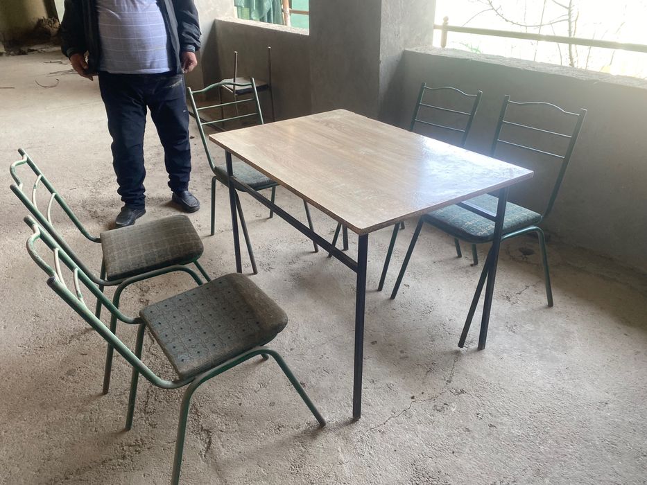 Комплект стол и стулья