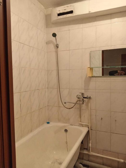 Продам 2комн 14мкр средний этаж