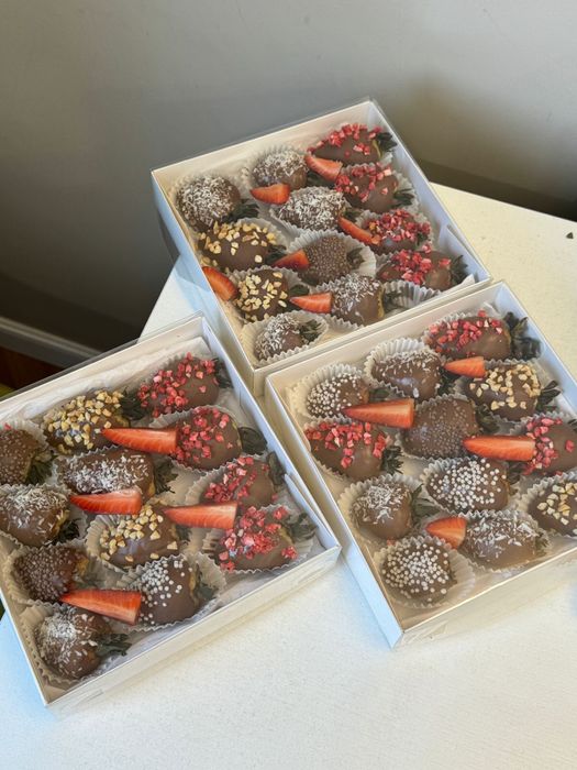 Клубника в шоколаде в наличии