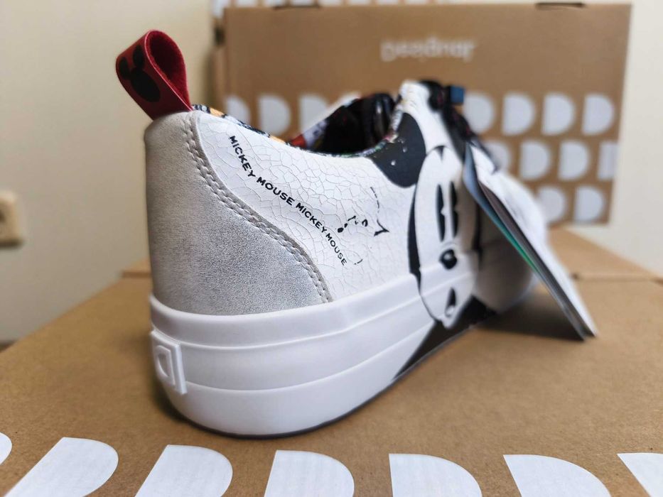 Desigual кецове.