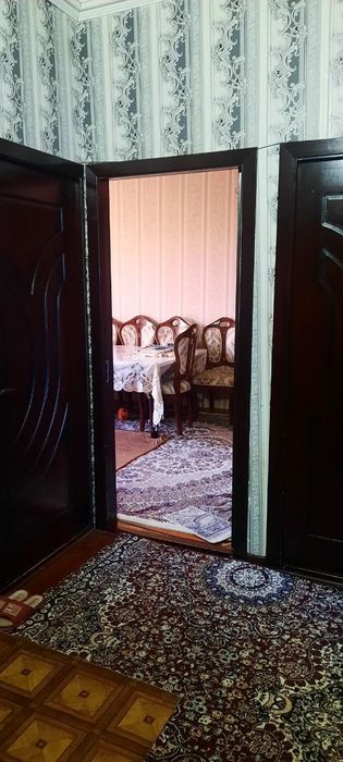 Чилонзор тумани, 19-мавзе, 4-хонали квартира сотилади.