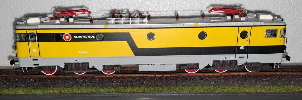 Vand o locomotiva electrica EA 060  ROMPETROL ,scara HO