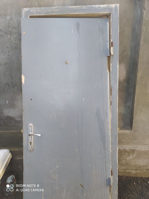 Temir eshik sotiladi