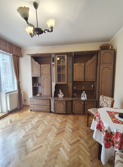 In chiriez imobil str Lupeni