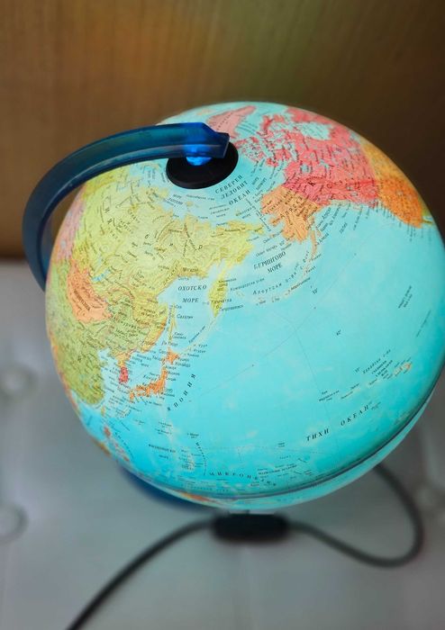 Светещ глобус 25 см. Страхотен!