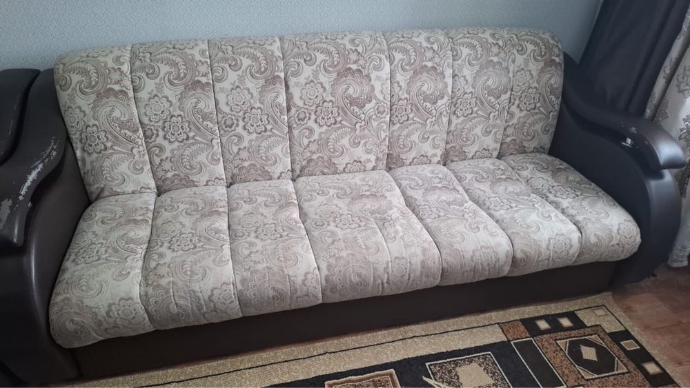 Продает диван и кресло