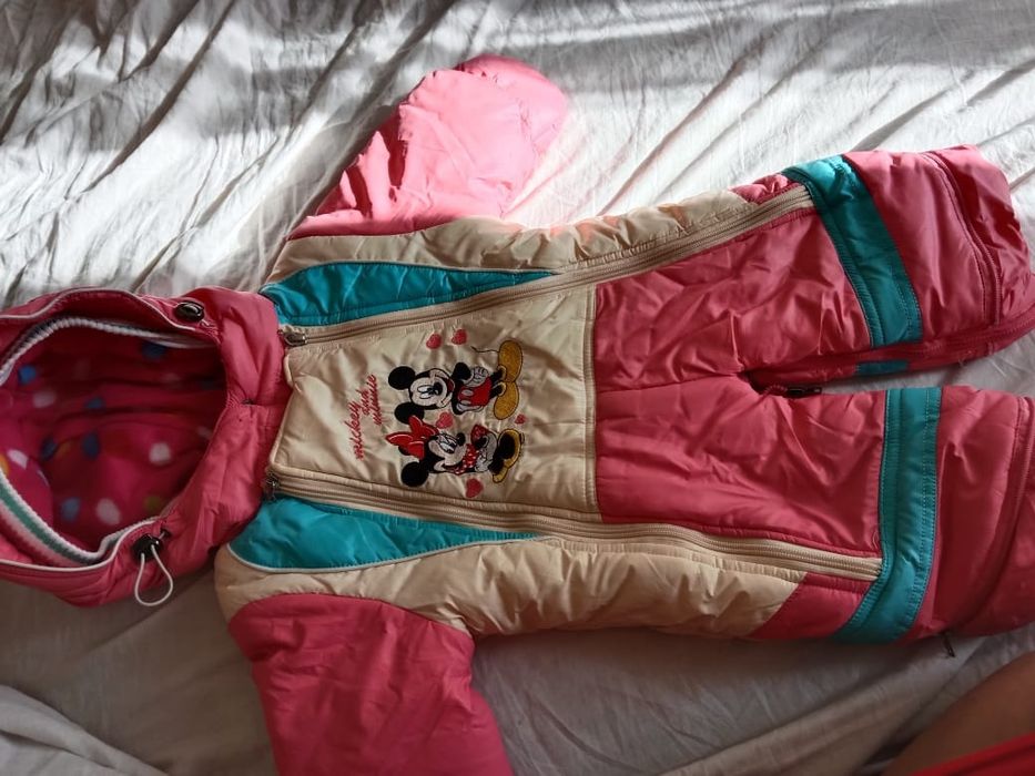 Продаётся зимный комбинизон с шапкой