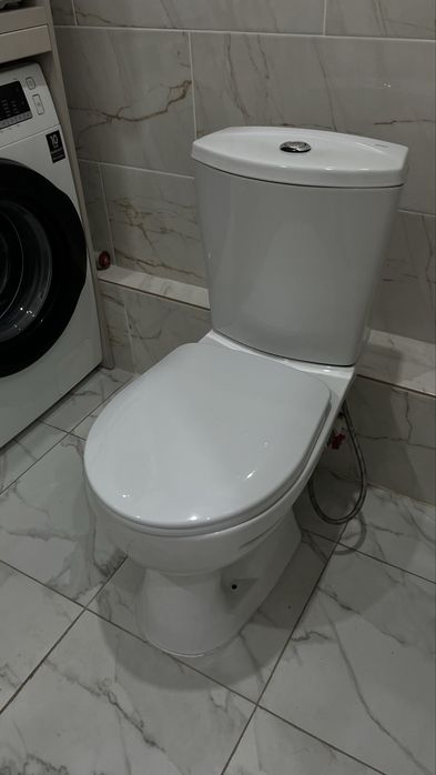 Продам два унитаза б/у