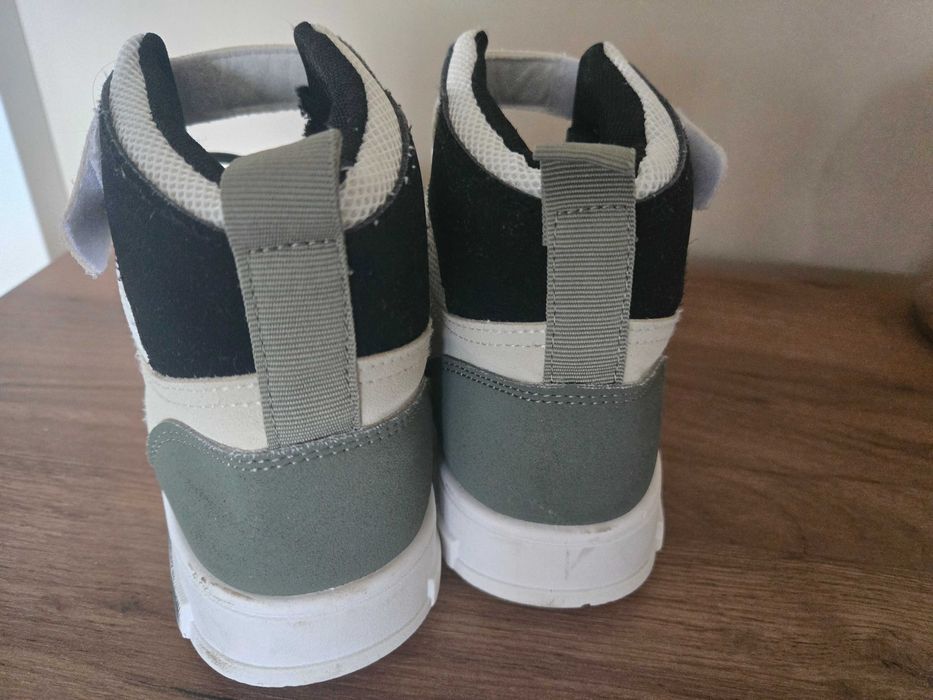 Маратонки високи LC WAIKIKI, 38 номер за 15лв.