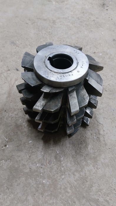 Фреза червячная м16