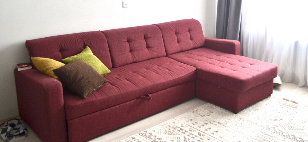 диван красный договорная цена