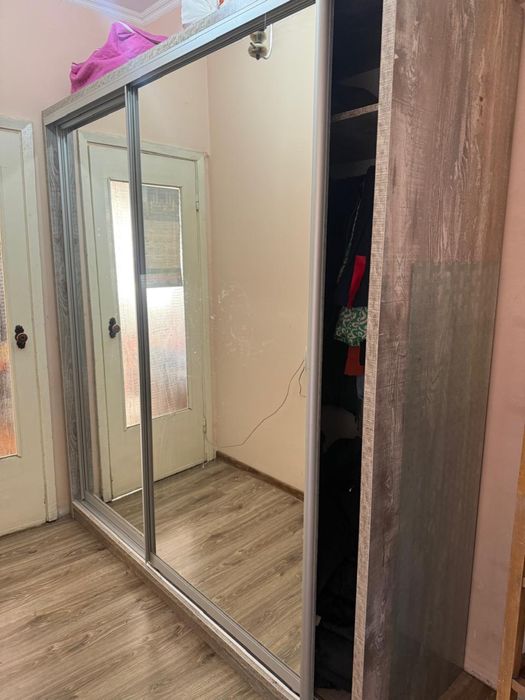 Шкаф купе,зеркальные двери