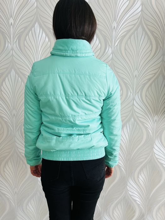 Женакая куртка Адидас