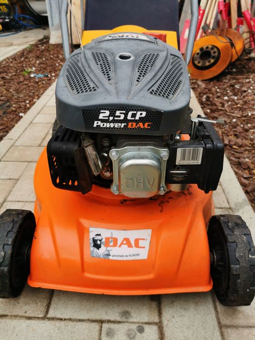 Mașina tuns iarba ruris