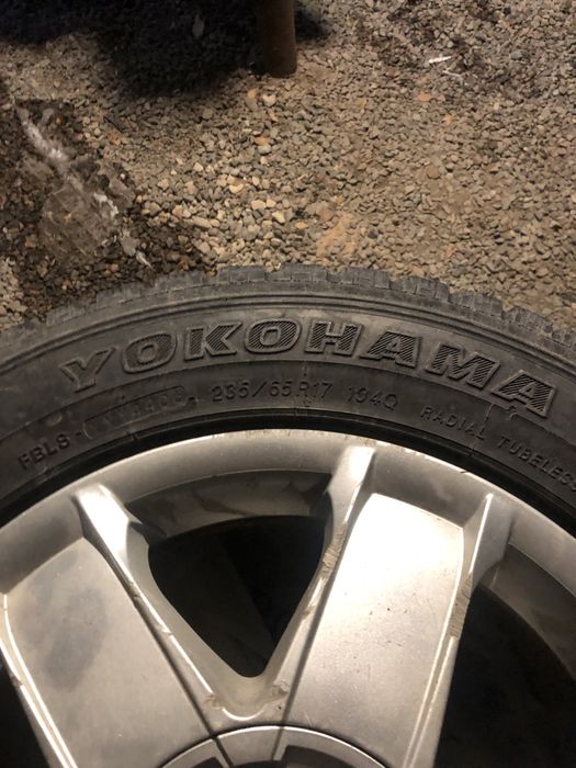 YOKOHAMA 235/65/R17