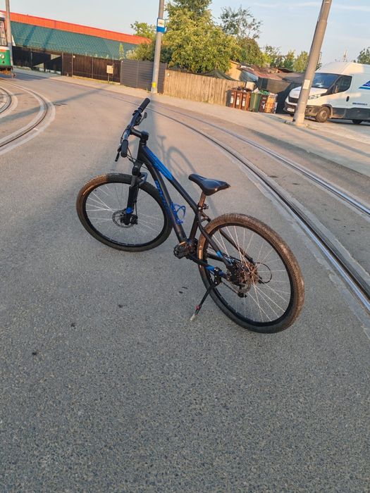Bicicletă MTB Rockrider 27.5” – cadru M, 9 viteze, frâne pe disc – 800 lei